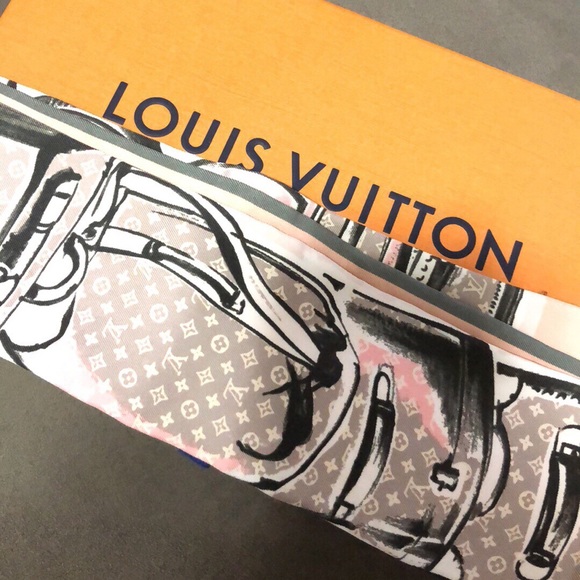 Accessories - Louis Vuitton scarf